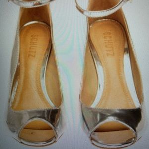 NWT Schutz Silver high heel shoes. 37.5B